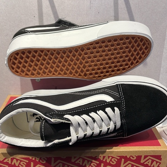 Vans Men’s Old Skool Stackform Suede/Canvas Black/True Wht
VN0A7Q5M6BT Platforms - Picture 4 of 16